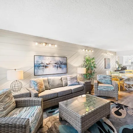 New! Venus Unit 101, 2 Bed 2 Bath, Sleeps 4, Free Activities Included! Villa